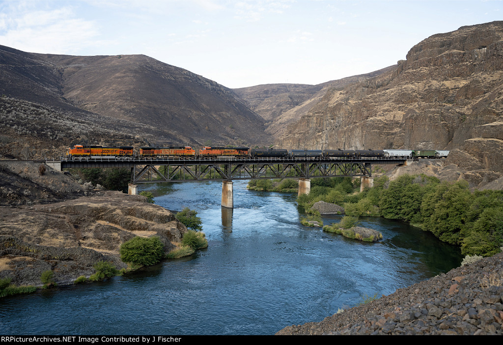 BNSF 5228